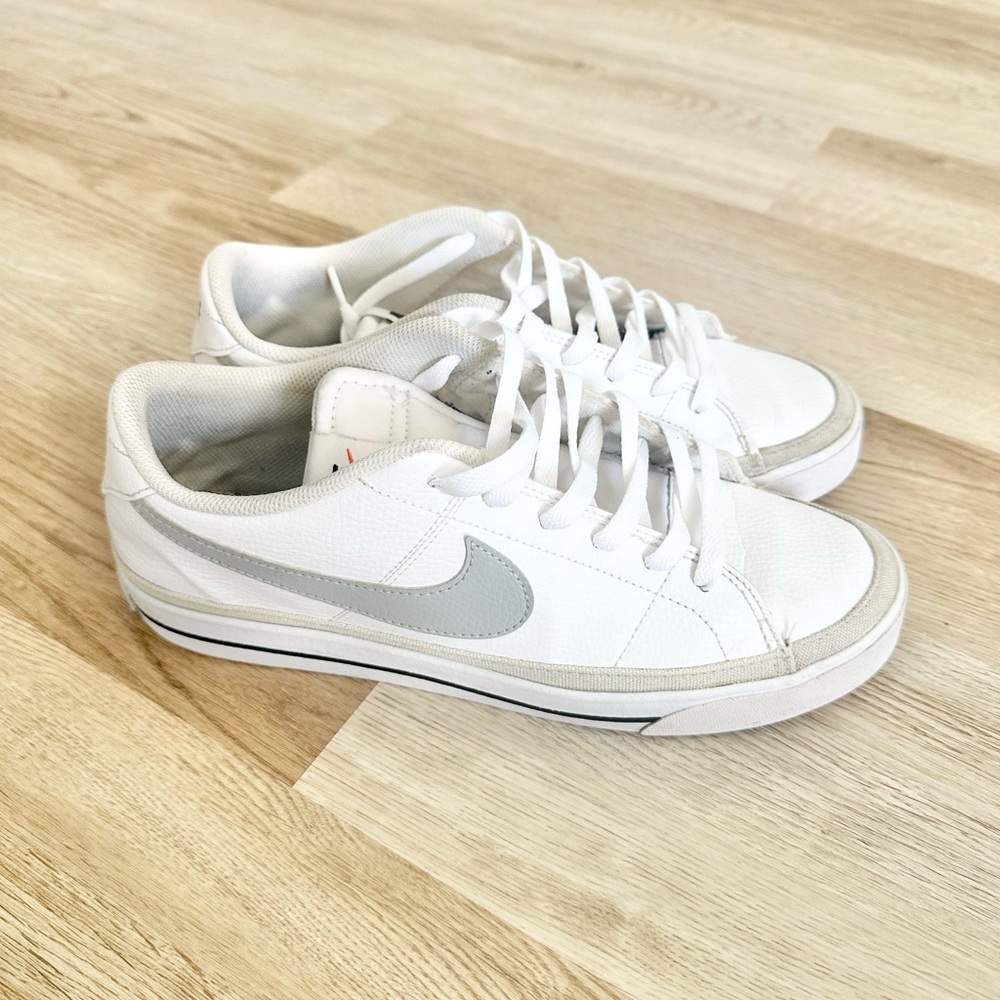 Nike Men's Court Legacy Leather Sneaker